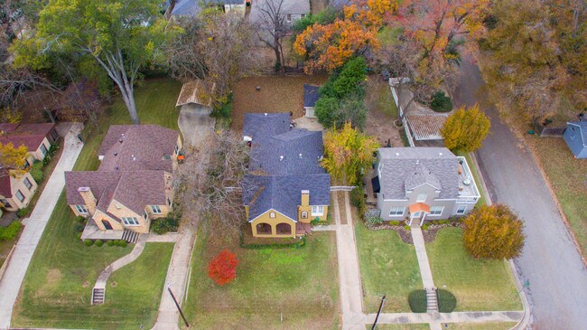 Building Photo - 1303 S Sneed Ave