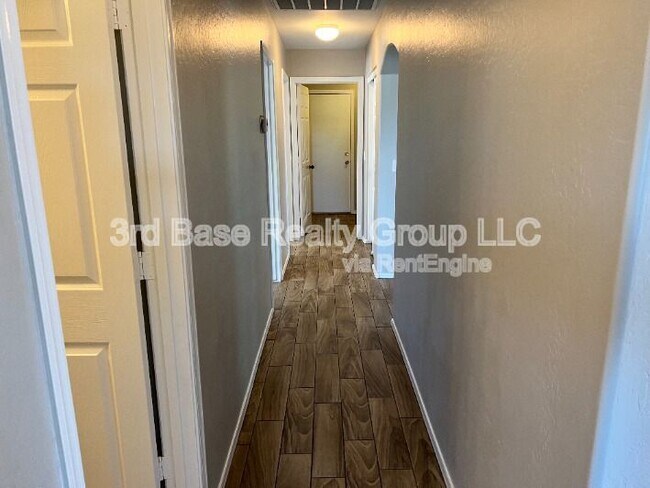 Building Photo - 724 S 223rd Ln