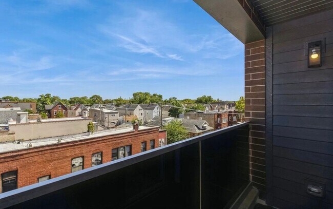 Foto del edificio - 3729 W Belmont Ave