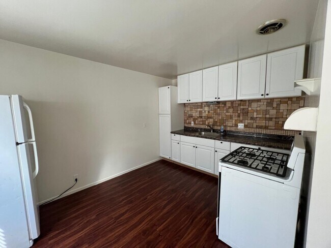 Foto del edificio - 1007 Center Ave