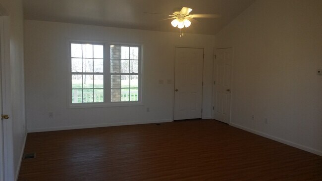 Foto del edificio - 2900 Mosley Ferry Rd