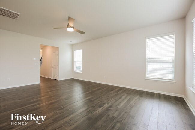Building Photo - 15 Ramblehurst Rd