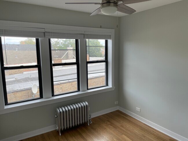 Building Photo - 4547 N Leavitt St