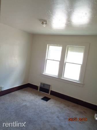 Building Photo - 4 br, 1 bath House - 121 Scrantom St