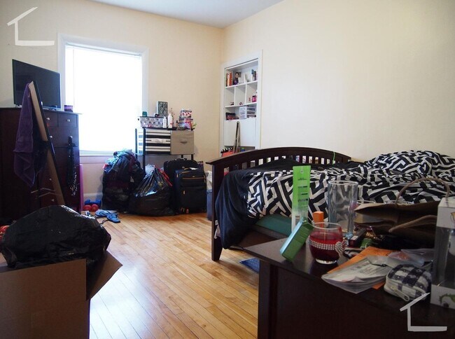 Photo - Don't miss out on this rare pricing 3 bed in Brighton.... April or May Move in!! House