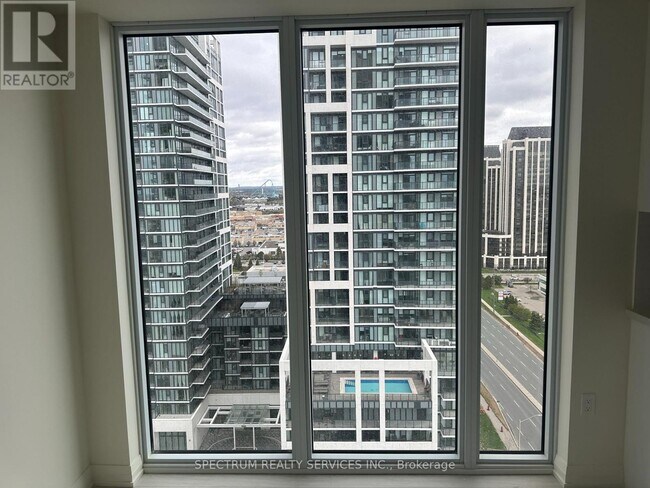 Photo du bâtiment - 8960-8960 Jane St