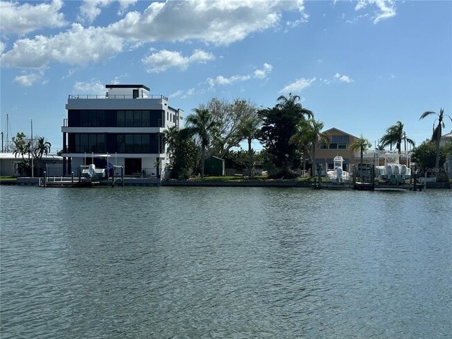 Building Photo - 505 Hidden Harbour Dr
