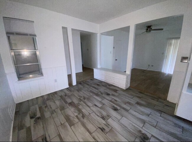 Foto del edificio - 7105 S McKinley Ave