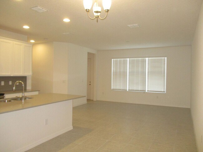 Foto del edificio - Beautiful 3BR/2.5BA Townhome in Ravenna Winter Garden!