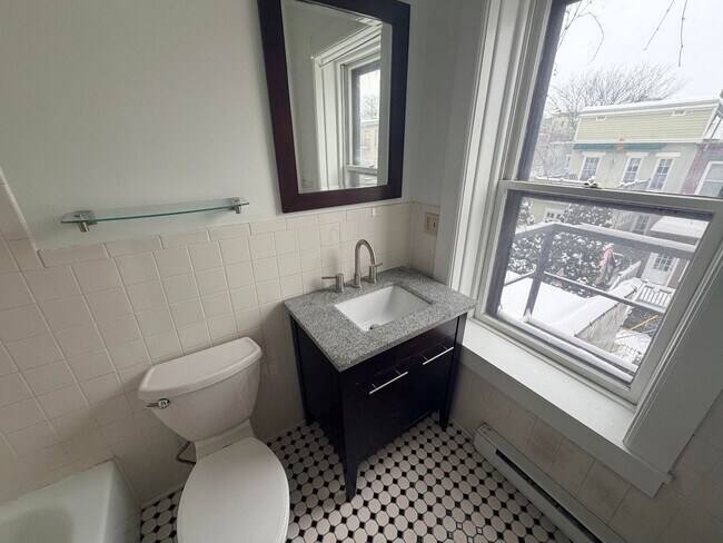 Foto del edificio - 285.5 Hudson Ave