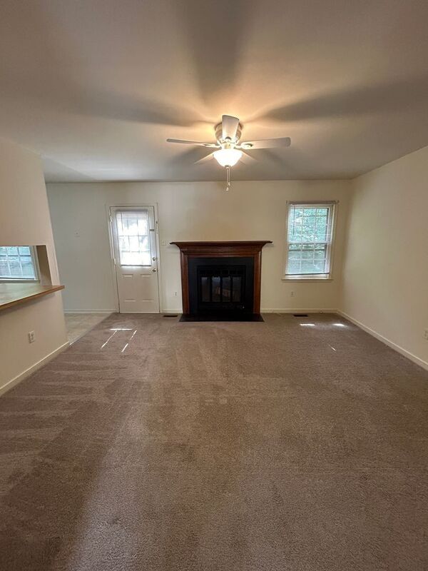 Foto del edificio - 12405 Locustgrove Rd