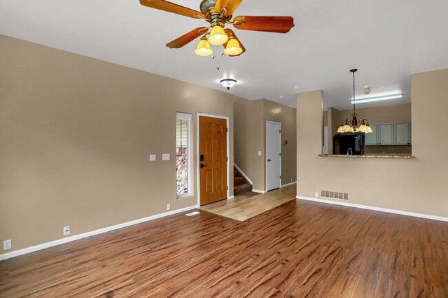 Building Photo - Bright & Spacious 3-Bed Townhome Just 15 M...