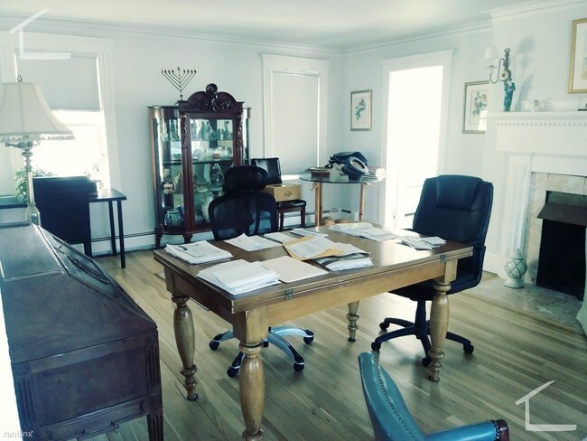 Foto del edificio - 5 br, 3.5 bath  - 25 Wade St