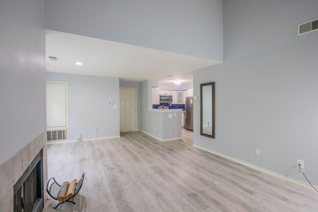 Building Photo - Lovely 2 BR/2 BA Condo in Gaithersburg!
