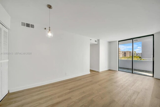 Foto del edificio - 501 SW 1st St