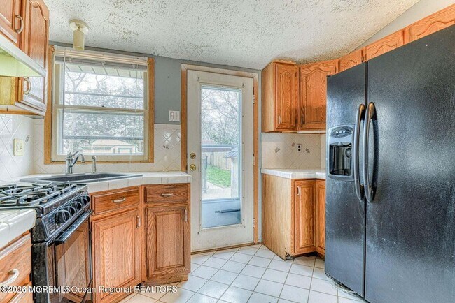 Foto del edificio - 208 Laurel Dr