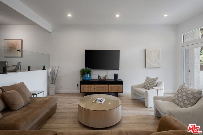 Foto del edificio - 17165 Palisades Cir