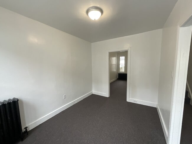 Foto del edificio - 650 W College Ave