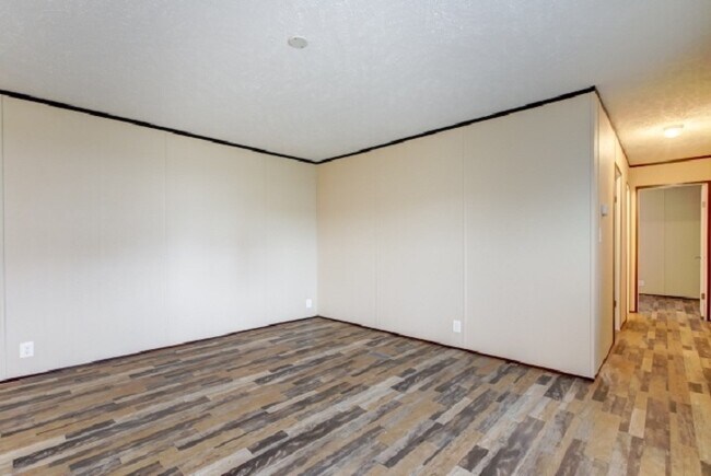 Foto del edificio - 96 Luart Dr