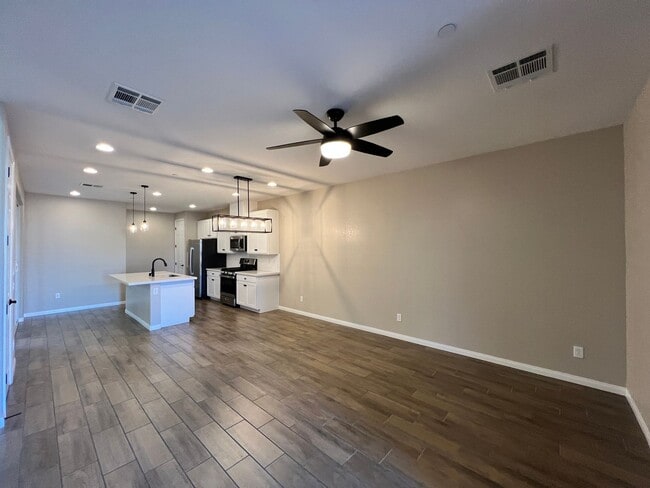 Foto del edificio - 534 Celebratory Pl