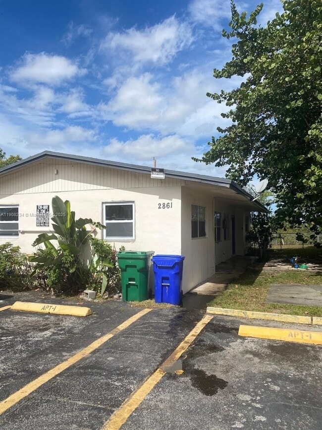 Building Photo - 2861 NW 15th Ct
