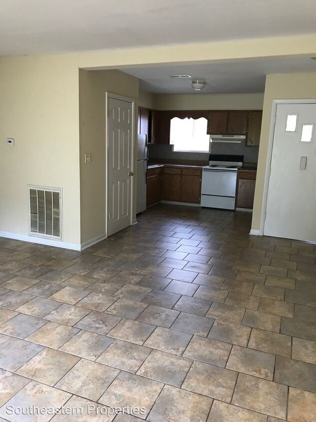 Building Photo - 2 br, 1 bath Apartment - 3499 Cloverdale Rd.