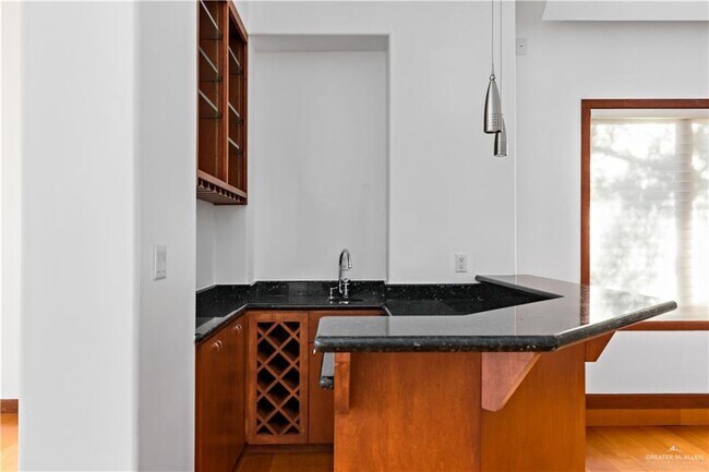 Building Photo - 304 Swallow Ave