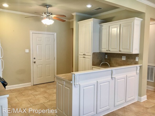 Building Photo - 3 br, 2.5 bath House - 908 S. Audubon Place