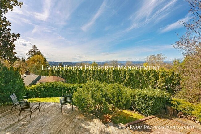Building Photo - Beautifully Maintained Mid-Century Ranch W...