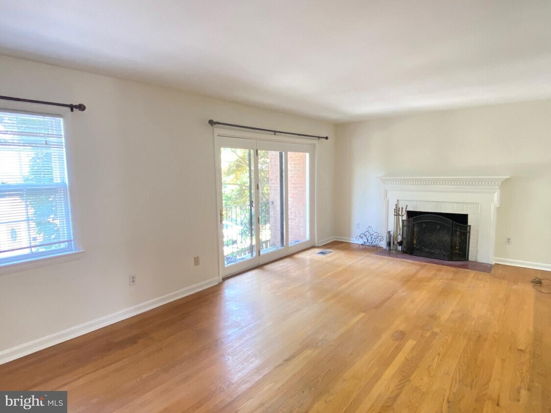 922 S Mason Dr, Arlington, VA 22204 Townhome Rentals in