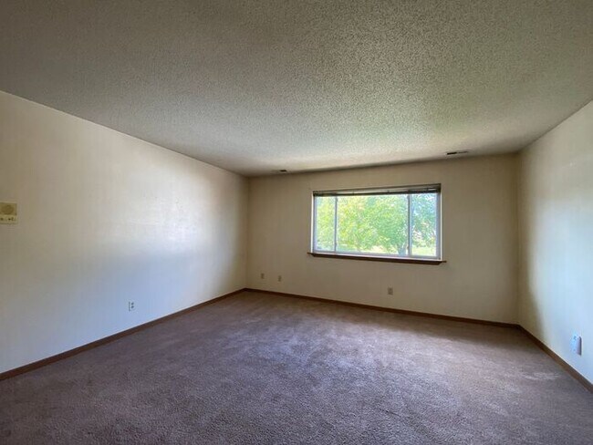 Foto del edificio - $995 | 2 Bedroom, 1 Bathroom Apartment | Pet Friendly* | Available for August 1st, 2026 Move In!