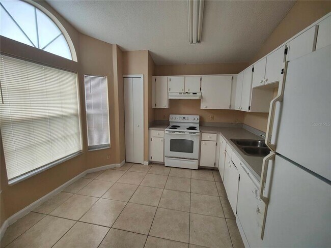 Building Photo - 2435 Harbor Town Dr
