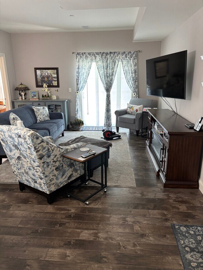 Foto del edificio - 6401 Brookfield Court Dr
