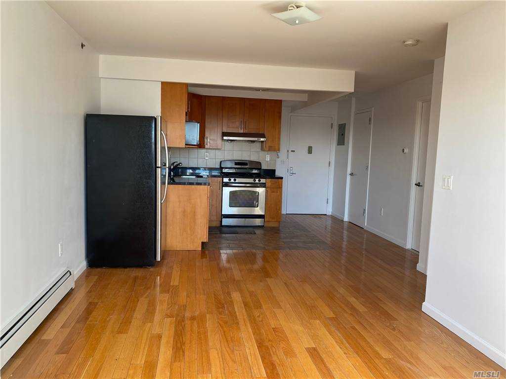 Primary Photo - 93-05-93-37 37th Ave