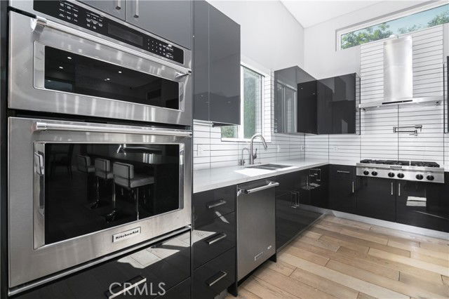 Foto del edificio - 6230 Beeman Ave