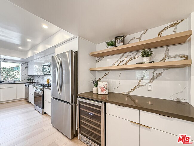 Building Photo - 1133 5th St