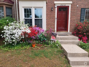 Building Photo - 8434 Springfield Oaks Dr