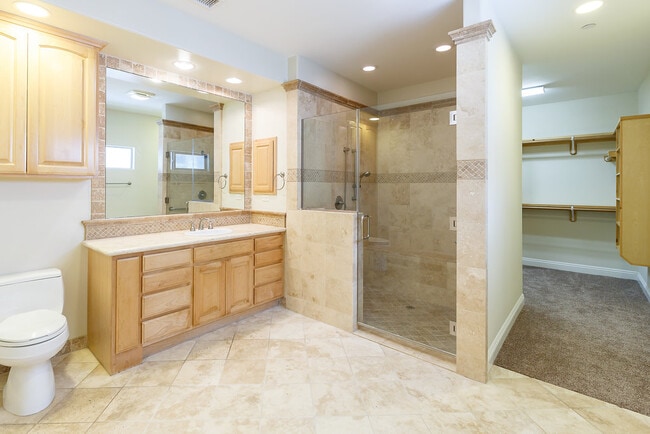 Building Photo - 2104 Perry Ave