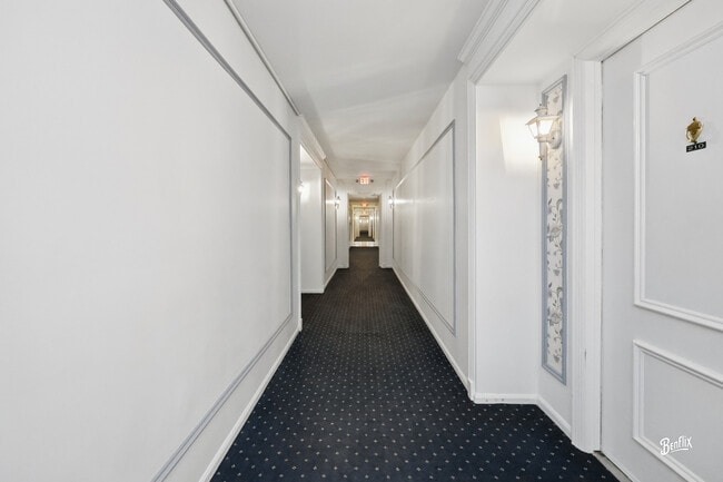 Foto del edificio - 5500 Carriage Way Dr