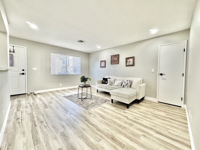 Foto del edificio - 5181 W Pioneer Ave
