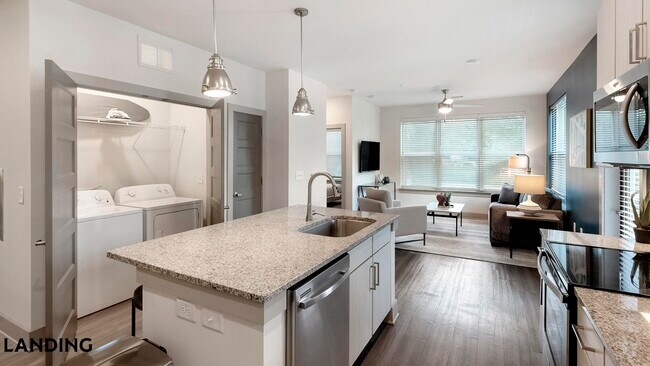 Foto del edificio - 5025 Wembley Central Ln