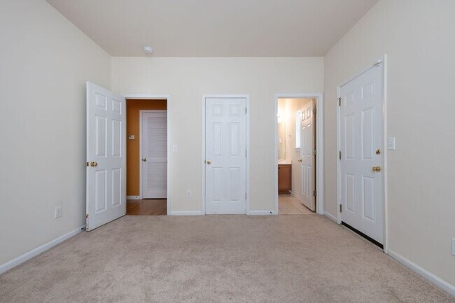 Building Photo - 406 Woodbark Ct