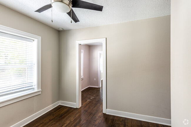 1HAB, 1BA - 500 ft² - Flats at Warwick
