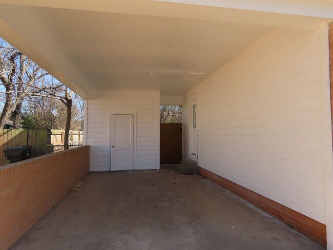 Foto del edificio - South Tyler!  Newly Remodeled Lovely 3 Bedroom, 1.5 Bath House w/Carport  Section 8 Accepted