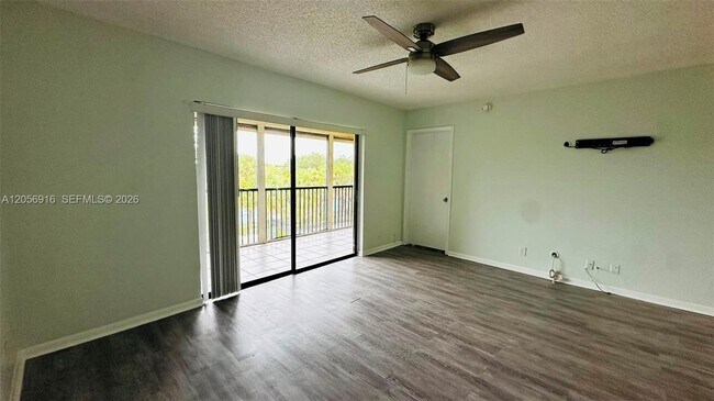 Building Photo - 2091 Coral Ridge Dr