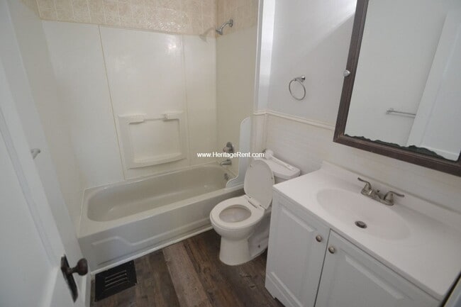 Building Photo - Big 4 bedroom Single Family Home in Cheviot