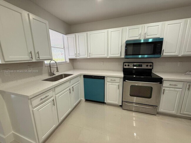 Foto del edificio - 1494 W 34th St