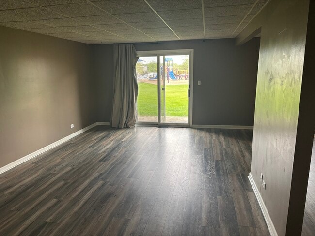 Building Photo - 523 Waverly Ct