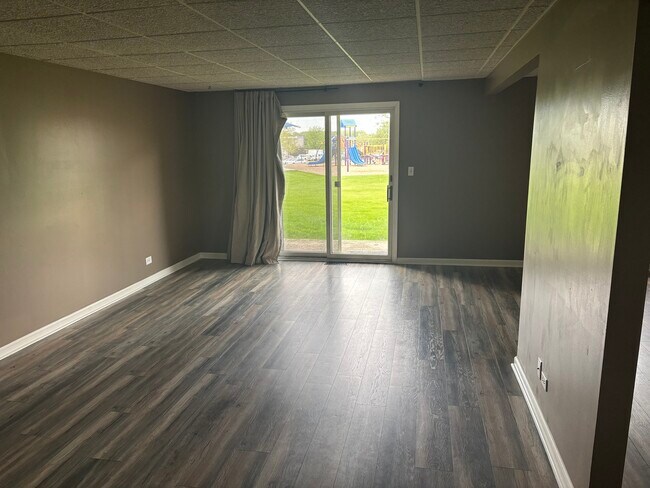 Foto del edificio - 523 Waverly Ct