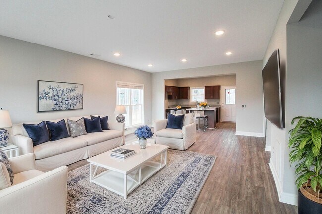 Foto del edificio - 5007 Cypress Lake Rd